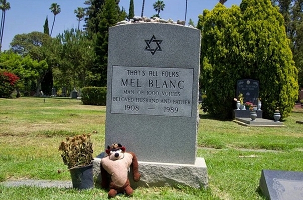MEL-BLANC-HEADSTONE-1-FOTOR-2.jpg