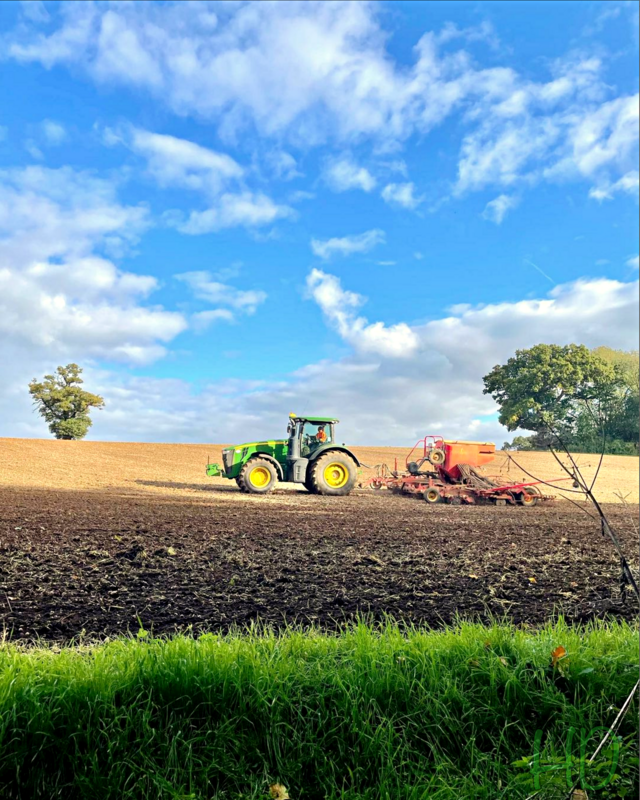 tractor-field-HD.png