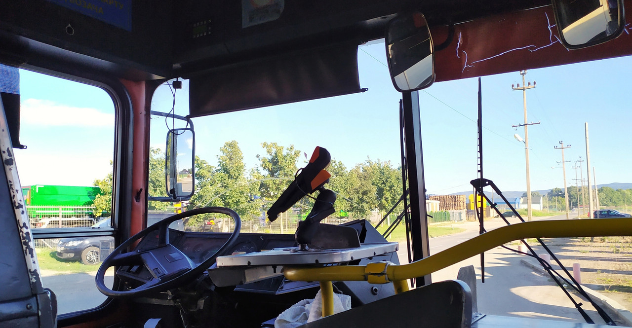 Volvo B10MA / Neobus 405GZ (1997/08) #733 - Kabina