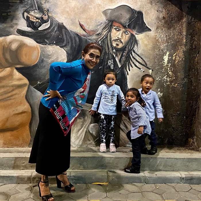 Bergaya bersama cucu