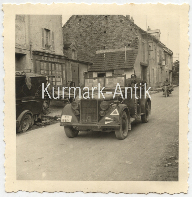 Foto Wehrmacht Frankreich Front PKW Kübel Horch Wimpel Emblem