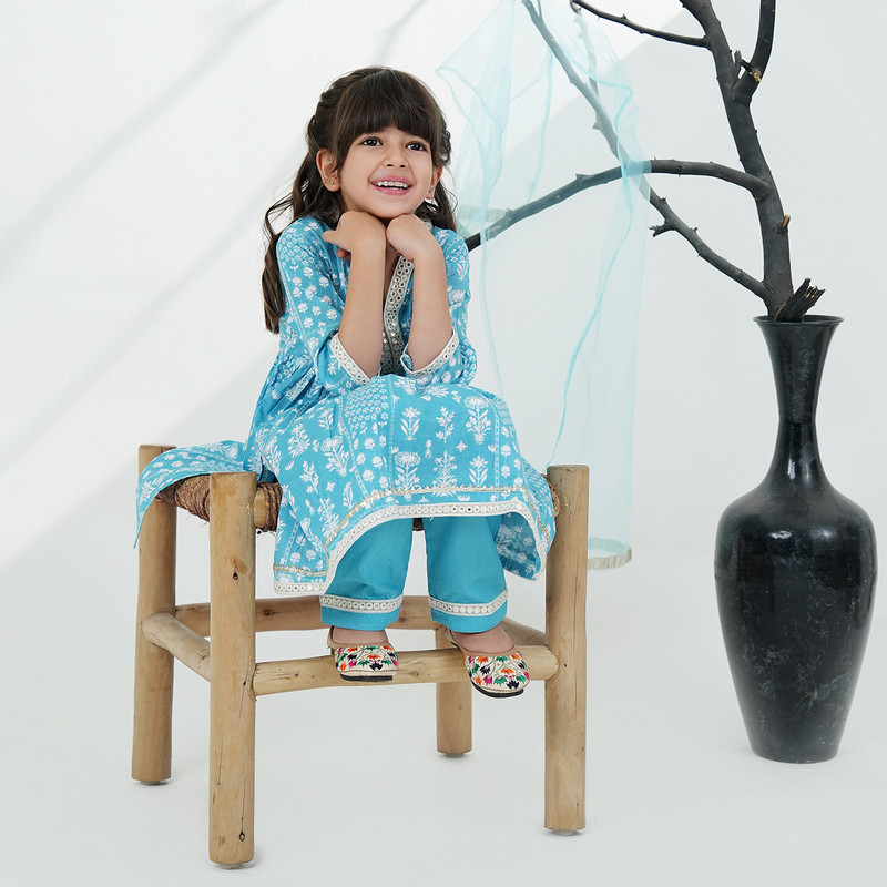 Girls Cotton 3/4th Sleeves Kurta Pajama Set Floral Printed Girls Suit Set - Picture 20 of 22