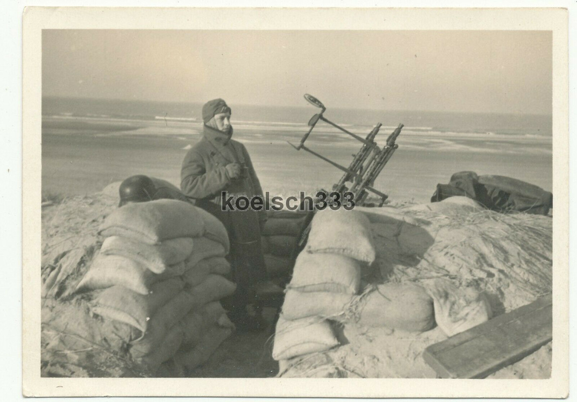 !Foto MG Zwillingssockel im Sandsack Bunker Kanalküste Normandie Frankreich