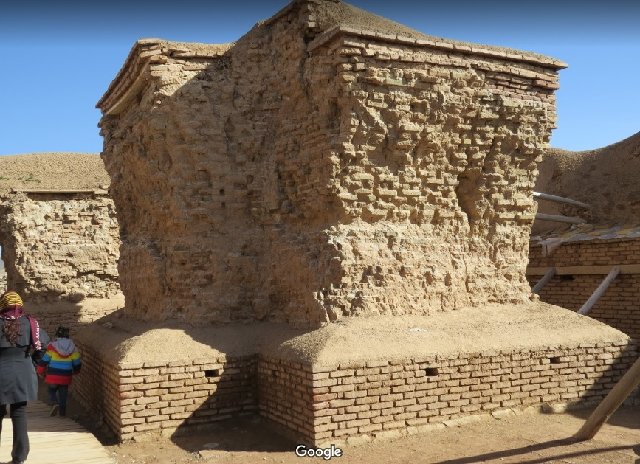 Экспедиции к выпаривателям родниковой воды - Страница 33 Takht-e-souleman-brick4