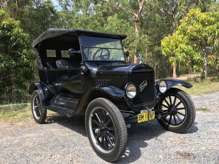 1925-Ford-Model-T-touring-1