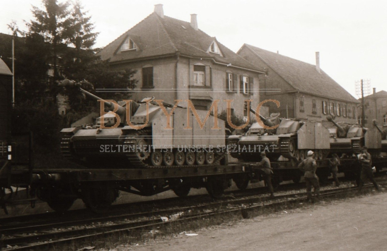 Sturmgeschütz Langrohr Transport Zug Kettenschutz Italien