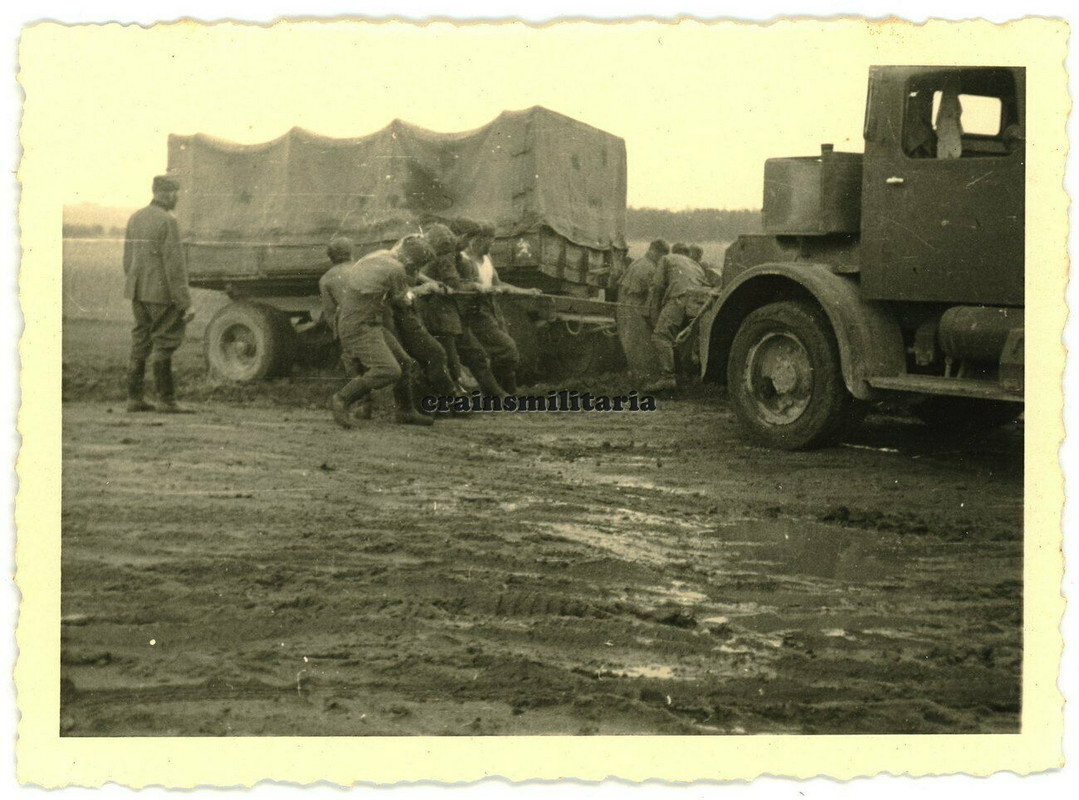 Orig. Foto Radschlepper Radzugmaschine Lkw m. Anhänger mit 96.ID Wappen