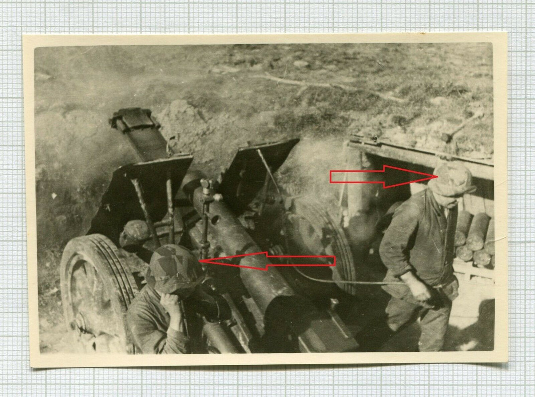 Foto Wehrmacht Stellung Artillerie Stahlhelmüberzüge Ostfront