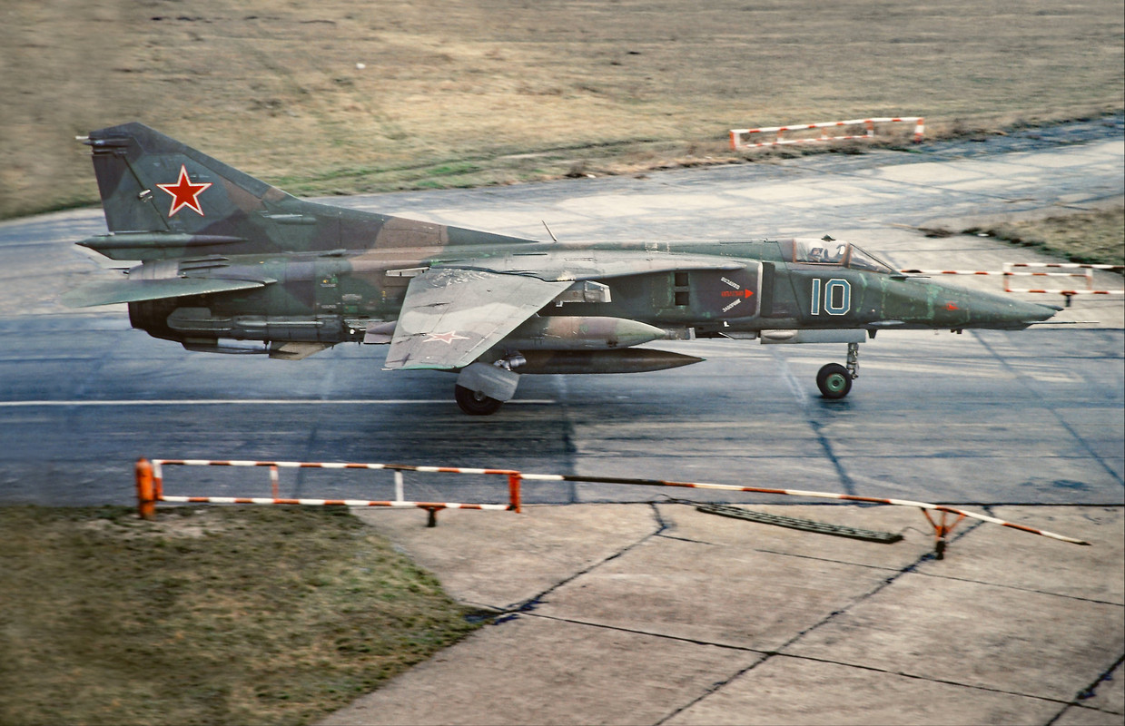 559 APIB Mig-27K 10 Blue_76802625158_3 (2)