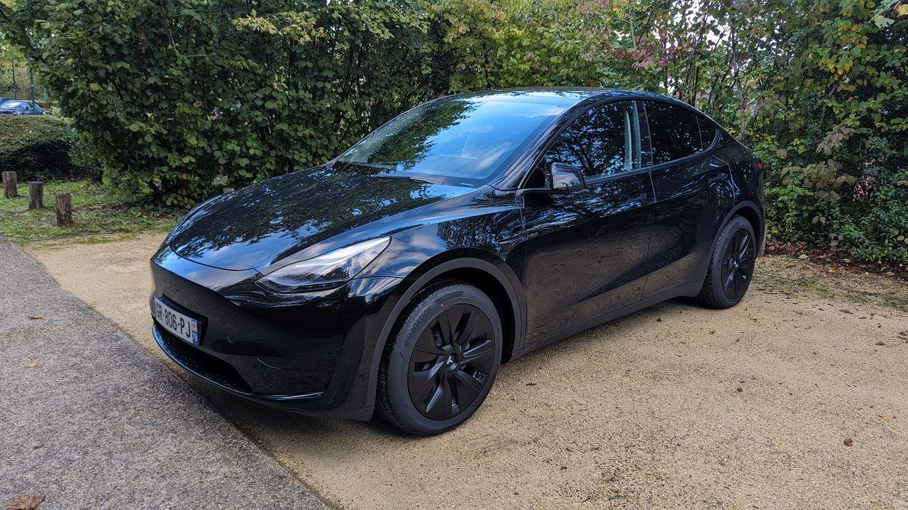 Accessoires #1] Tesla Model Y propulsion Enjoliveur noir Mat 