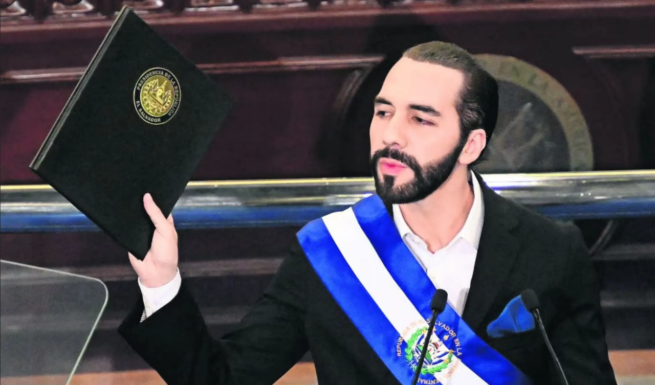 Nayib Bukele, presidente de El Salvador, pedirá licencia para ir por la reelección