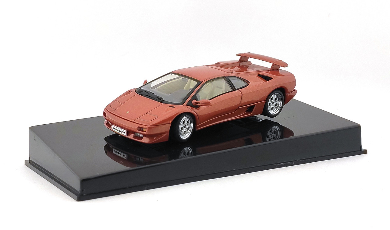 Lamborghini Diablo Coupe VT brown AutoArt 54572 (1)