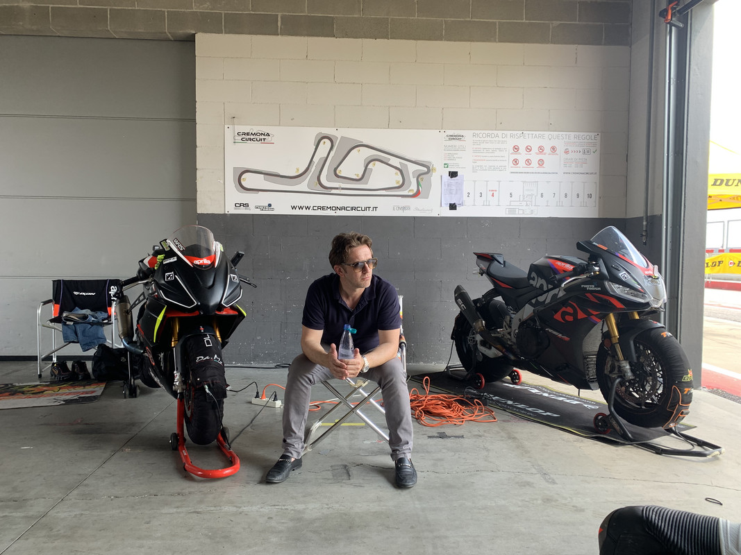 E90FCE80-4F8B-4AC1-A310-CE7C2CC17155