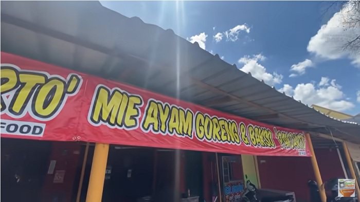 Warung Mie Ayam Goreng Pak Darto.