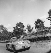 24 HEURES DU MANS YEAR BY YEAR PART ONE 1923-1969 - Page 32 53lm56-Renault4cv-P166-R-JEVernet-JPairard