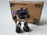 Transformers-Generation-Selects-Decepticon-Barricade-Earthrise-form-01