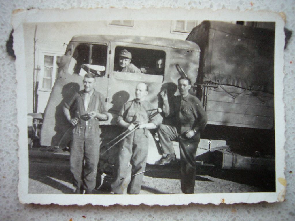 Foto wohl FRANKREICH - französischer BEUTE LKW Renault Lastwagen