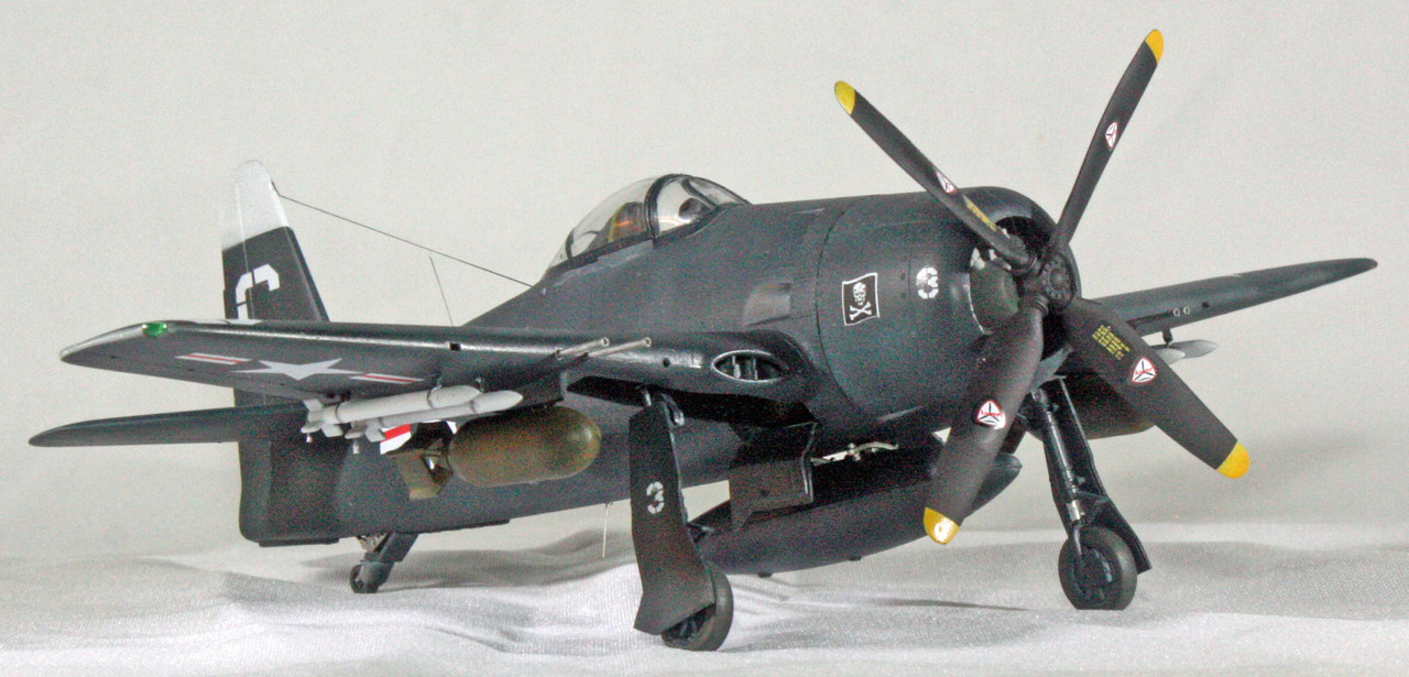 Lot 2 kits 1:48 Hellcat F6F-3 & Bearcat F8F-1B Hobby Boss Réf 80338