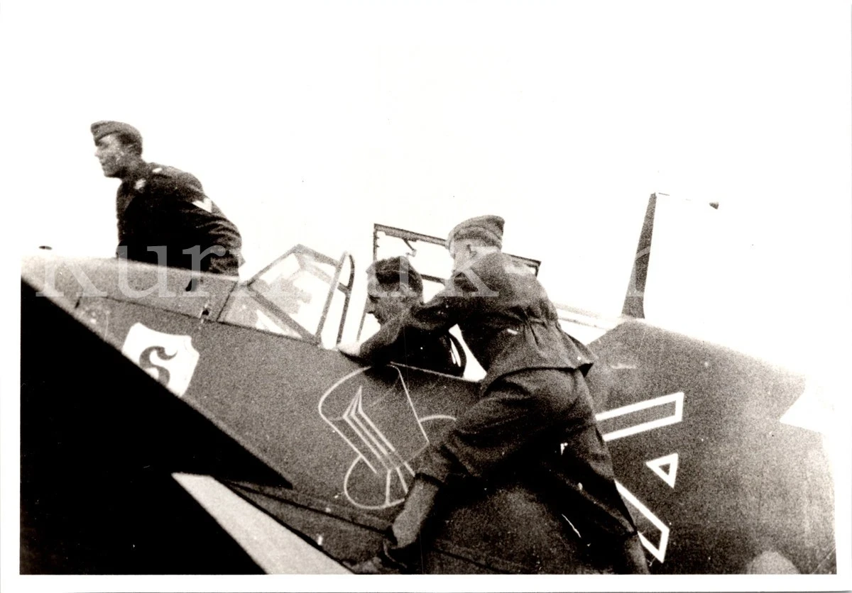 T571 Photo Wehrmacht Archive Repro Luftwaffe Aircraft Me109 JG26 Double Emblem