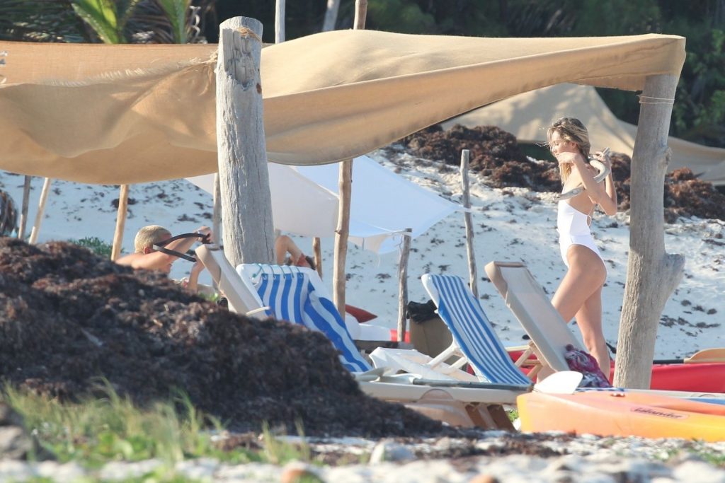 Candice-Swanepoel-Sexy-The-Fappening-Blog-com-20-1-1024x683