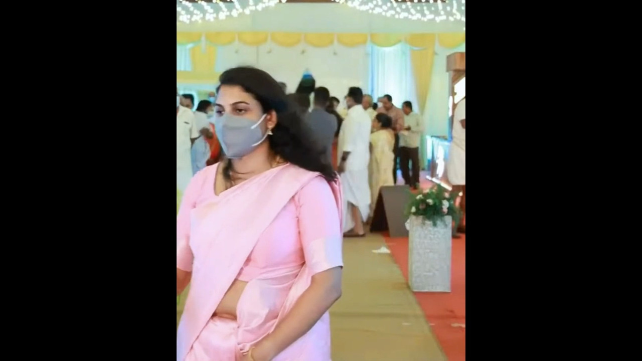 Malayali lady casually show open navel in pink saree mp4 snapshot 00 09 890