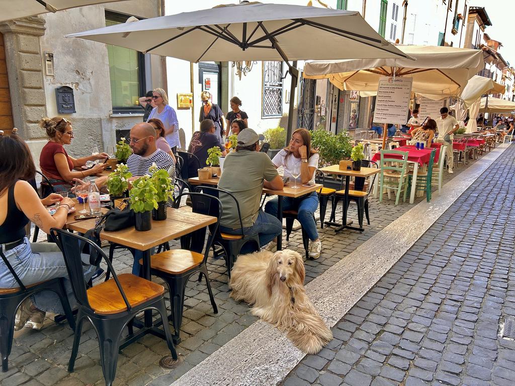 Жаркий сентябрь на побережье Тирренского моря.