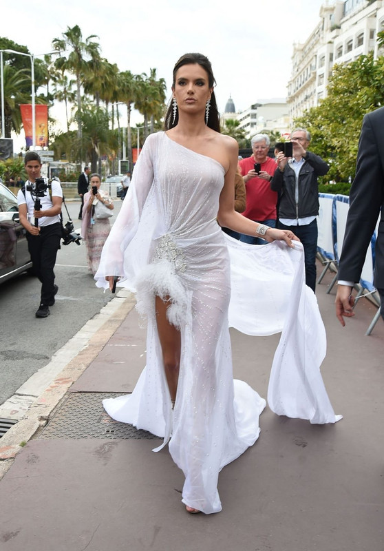 Alessandra Ambrosio Upskirt – 72nd Cannes Film Festival in France ...