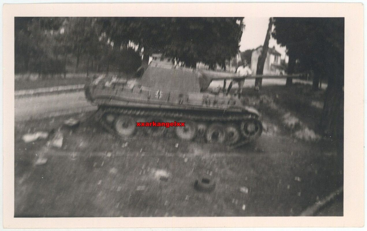 поврежденный немецкий танк Panzerkampfwagen V