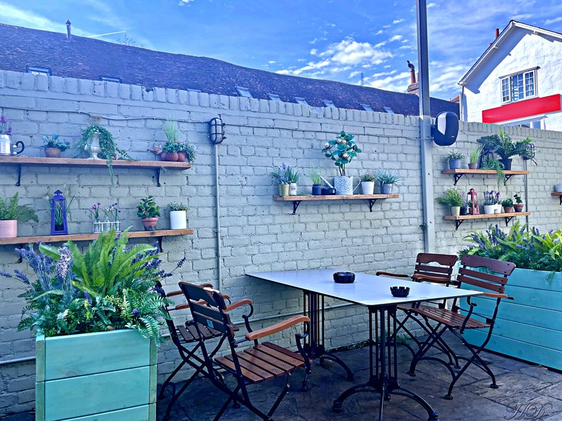P-pub-Courtyard-HD.jpg