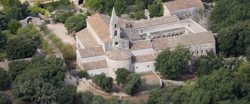 Côte d'Azur - Page 2 Thoronet-abbaye-cistercienne-1