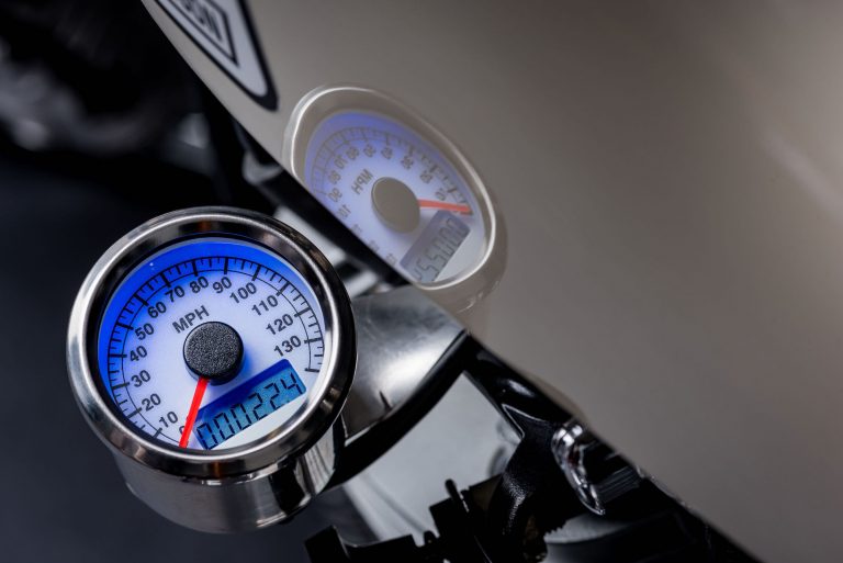 Harley-Davidson-XL1200-Sportster-Custom-Speedo-768x513