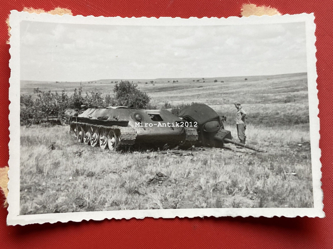 Foto, 3. Komp. Panz Nachr. Ers. Abtlg. 82, T-34 Panzer (2)