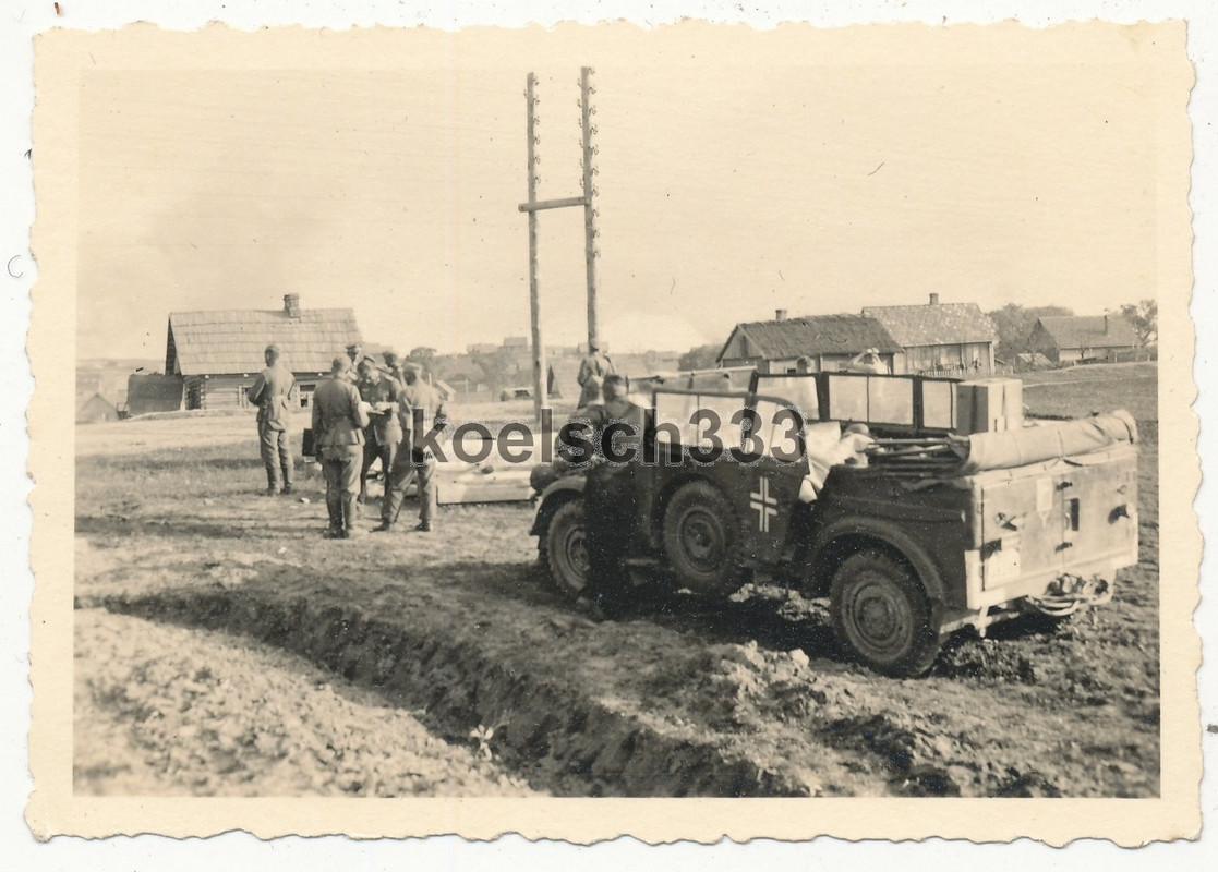 Foto schwerer Einheits-PKW der Wehrmacht mit Balkenkreuz Kennung in Russland