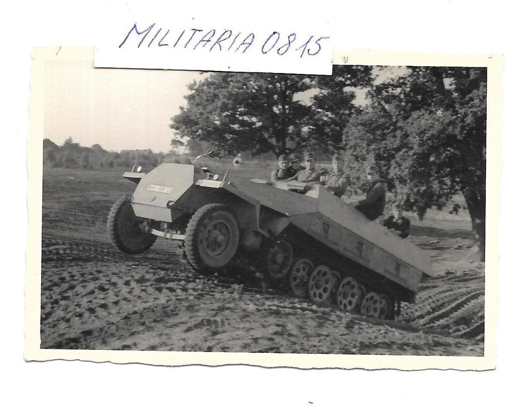 Schützen - Panzer WH 599726 im 2.WK 1943 im Gelände
