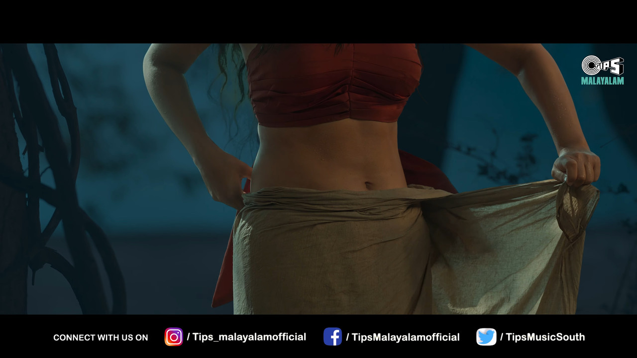 Kayadu Lohar Hot Song Pathonpatham Noottandu.webm_snapshot_00.48.348