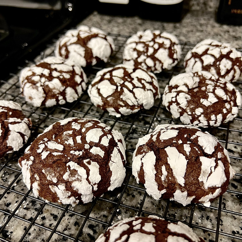Chocolate Crinkle Cookie