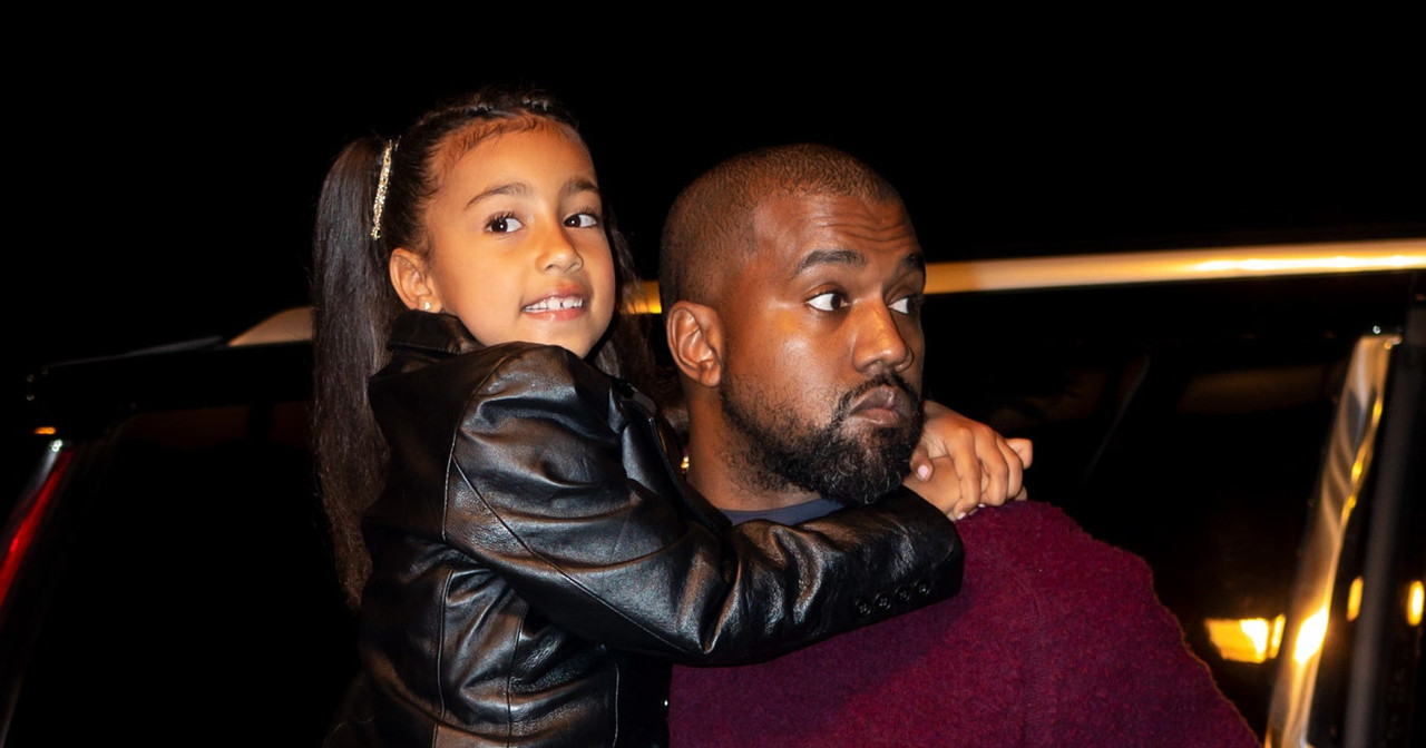 Kim Kardashian muestra el arte de su hija North en una gira por su casa