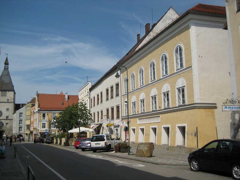01-a5-hitler-house