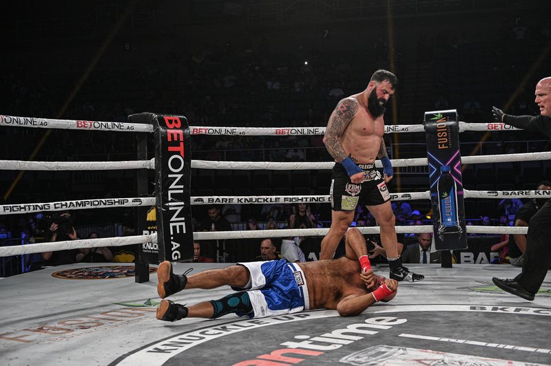 ММА боец почина след брутален нокаут в BKFC