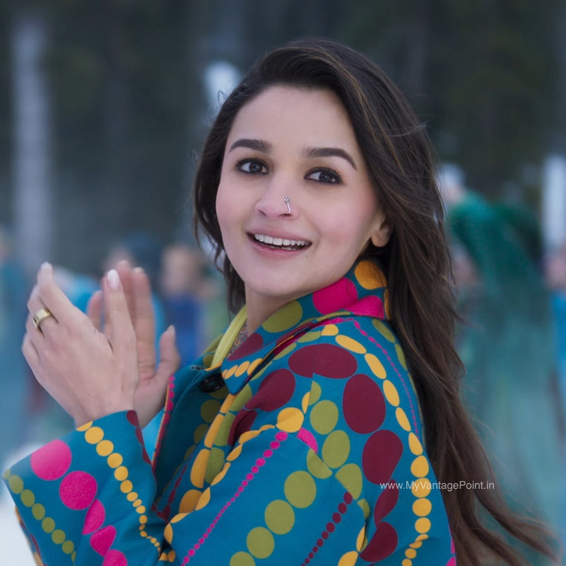 beautiful-pics-of-alia-bhatt-in-rocky-aur-rani-ki-prem-kahani-2023