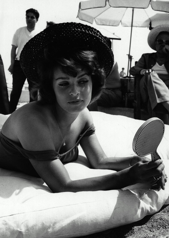 Senta_Berger_mb17