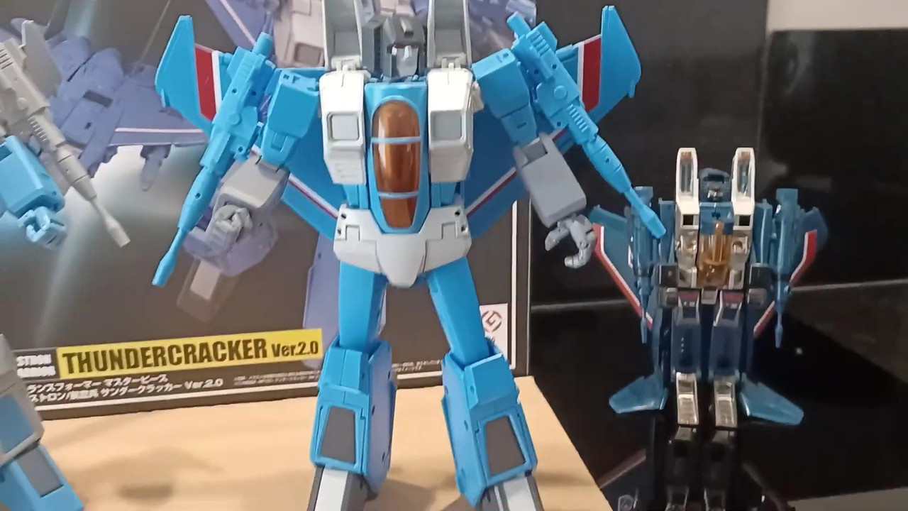 Transformers-Masterpiece-MP-52-Thundercracker-09