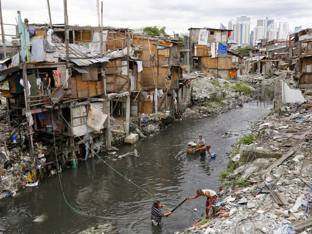 4a81d-635552762892230337-epa-philippines-budget-poverty.jpg
