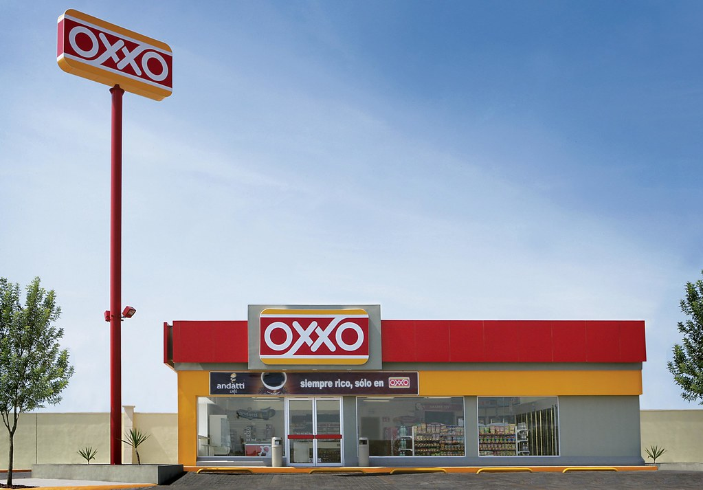 Cajera del Oxxo se hace viral en TikTok luego de mostrar su curvilínea silueta