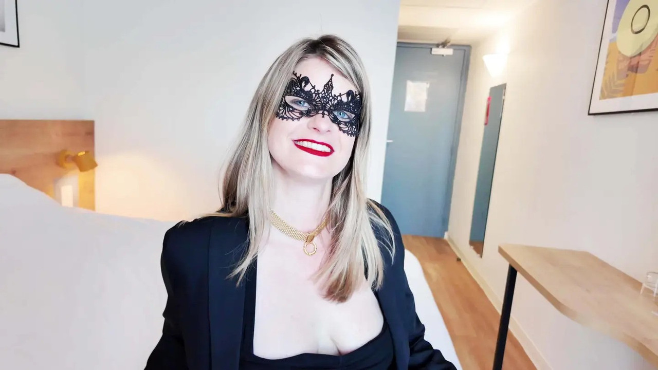 JacquieEtMichelTV 26 06 01 Alice 34 years old bank manager in Paris!