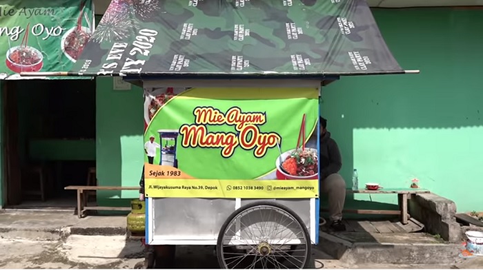 Kedai Mie Ayam Mang Oyo terbilang legendaris lantaran sudah jualan sejak tahun 1983 silam.