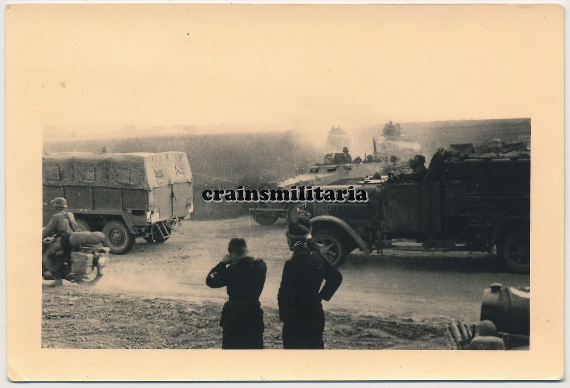 Orig. Foto Vormarsch SdKfz 251 Panzerspähwagen Lkw Henschel 33 E