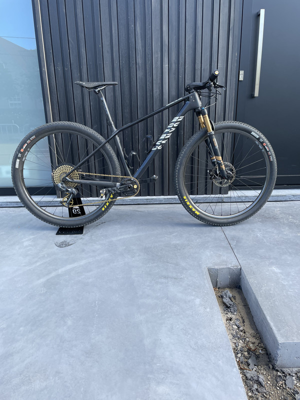 Canyon Exceed CF SLX 9.0 Pro Race Ltd. - Mountainbike.be