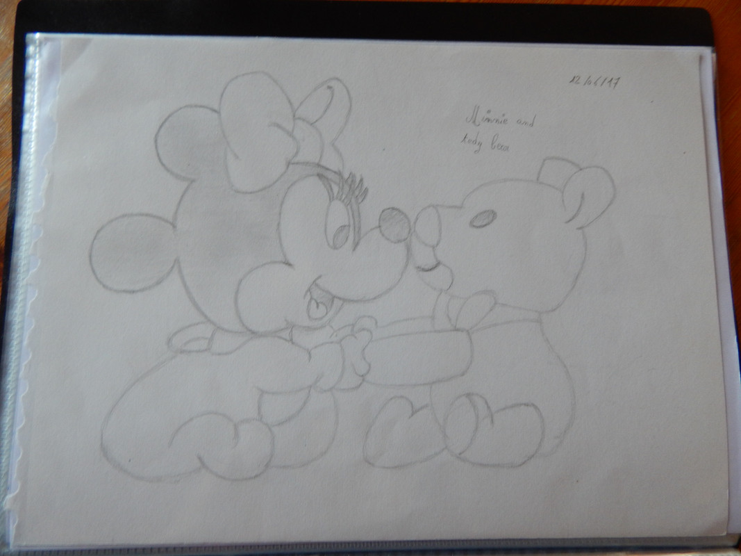 Minnie-et-sa-peluche.jpg