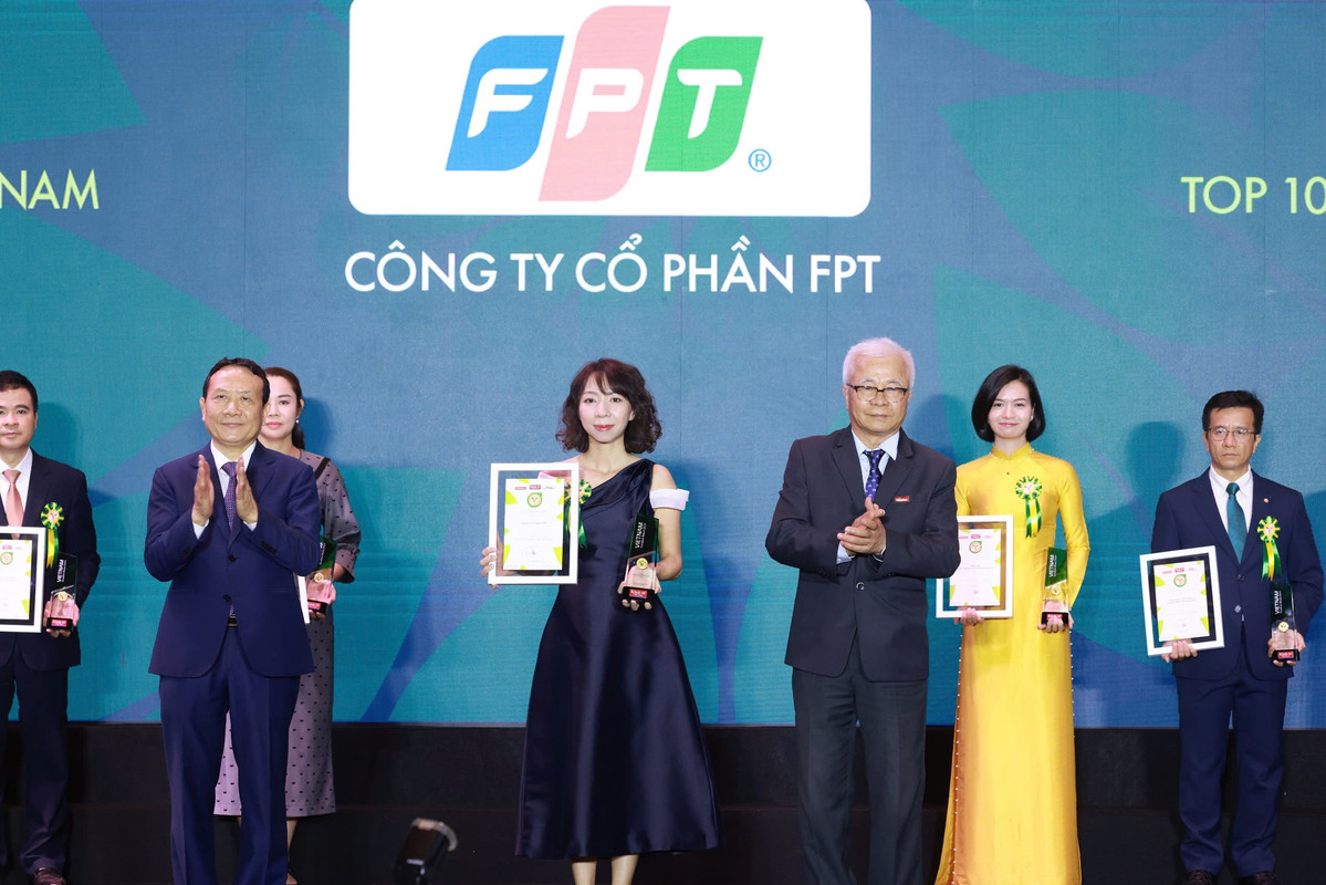 i-di-n-FPT-b-Mai-Th-Lan-Anh-Gi-m-c-Truy-n-th-ng-nh-n-gi-i-th-ng-Top-10-Th-ng-hi-u-m-nh-Vi-t.jpg